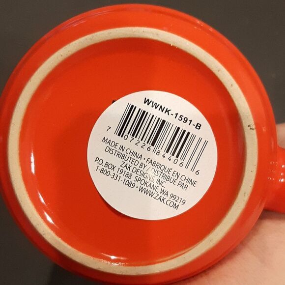 Wonder Woman Insulated Lunch Bag with Collectible Coffee Mug - Picture 4 of 16